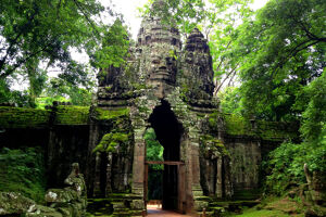 Angkor Thom Culture Travel Guide: Khmer Traditions, Etiquette & Eco-Tours